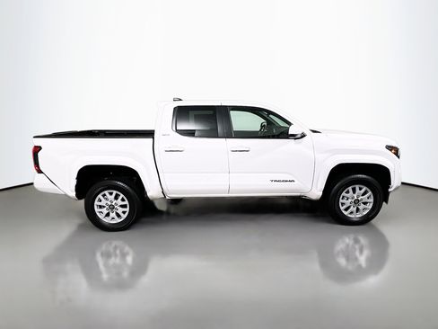 Used 2025 Toyota Tacoma SR5 image 3