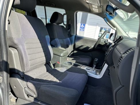 Used 2008 Nissan Pathfinder SE image 16