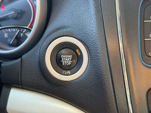 Used 2018 Dodge Journey SXT w/ Connectivity Group FWD image 32