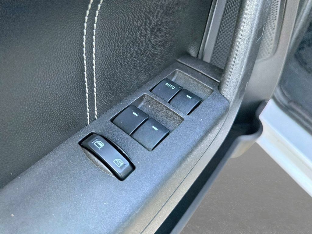 Used 2010 Ford Focus SEL FWD image 19