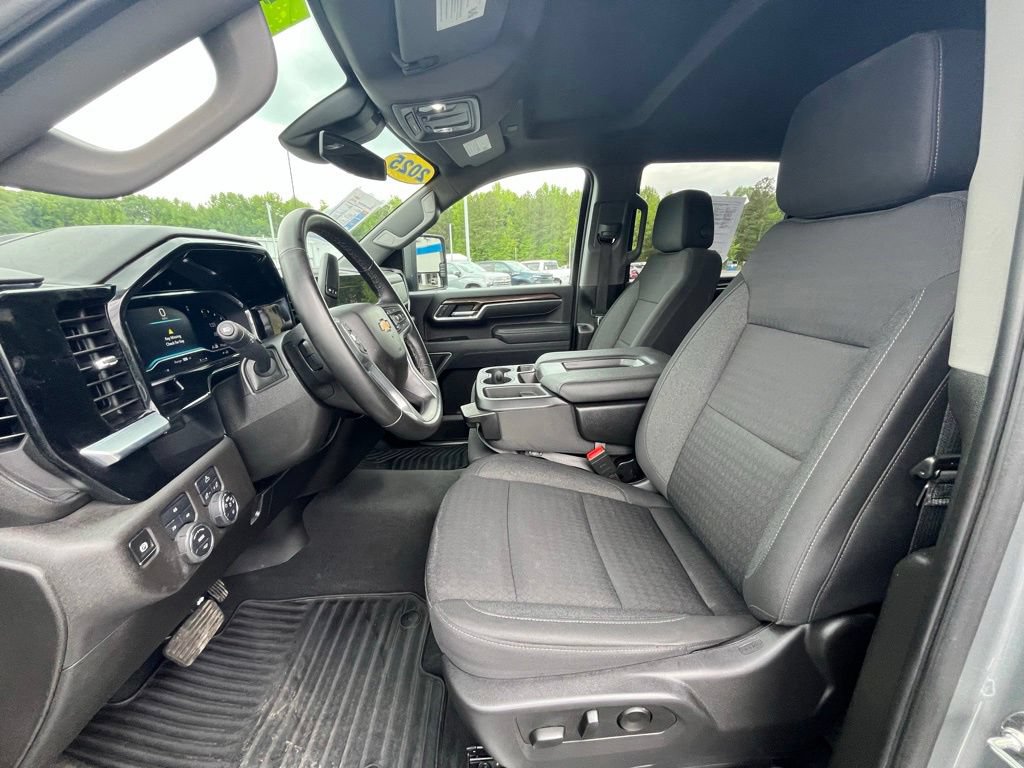 Used 2025 Chevrolet Silverado 2500 LT w/ Convenience Package AWD/4WD image 11