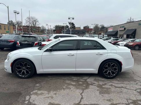 Used 2018 Chrysler 300 Touring w/ Sport Appearance Package image 5