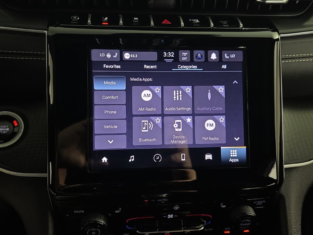 Used 2025 Jeep Grand Cherokee L Altitude AWD/4WD image 17