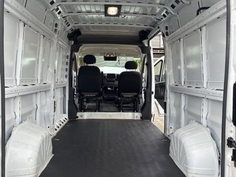 Used 2025 RAM ProMaster 2500 w/ Convenience Group image 20