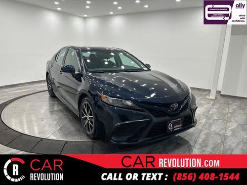 Used 2021 Toyota Camry SE image 1