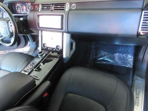 Used 2019 Land Rover Range Rover Supercharged AWD/4WD image 31