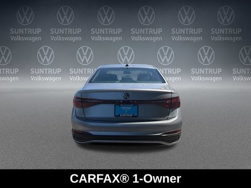 Used 2025 Volkswagen Jetta SE w/ Sunroof Package FWD image 4