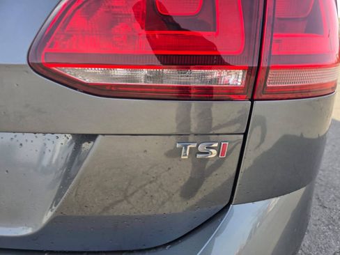 Used 2016 Volkswagen Golf Limited Edition image 10