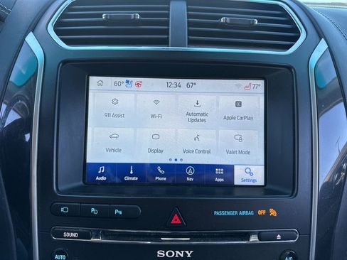 Used 2016 Ford Explorer Platinum image 45