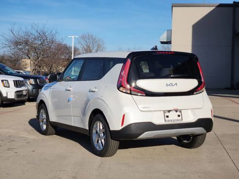 New 2025 Kia Soul LX image 4