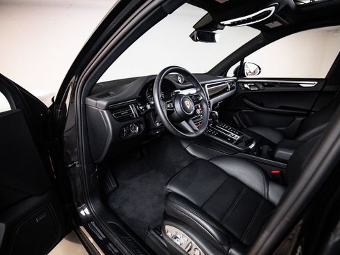 Certified 2026 Porsche Macan AWD/4WD image 4