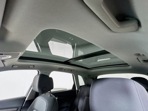 Used 2023 Audi Q5 2.0T Premium w/ Convenience Package image 4