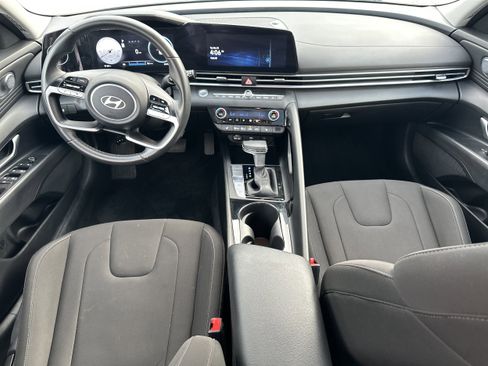 Used 2025 Hyundai Elantra SEL image 22