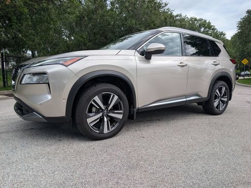 Used 2023 Nissan Rogue SL w/ SL Premium Package FWD image 3