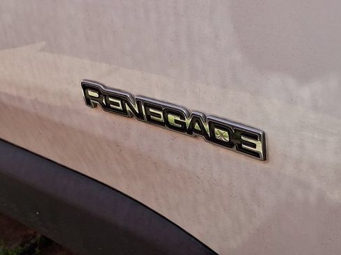 Used 2017 Jeep Renegade Latitude w/ Popular Equipment Group AWD/4WD image 11