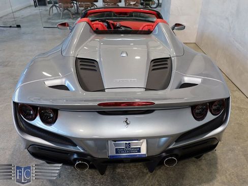 Used 2021 Ferrari F8 Tributo image 12