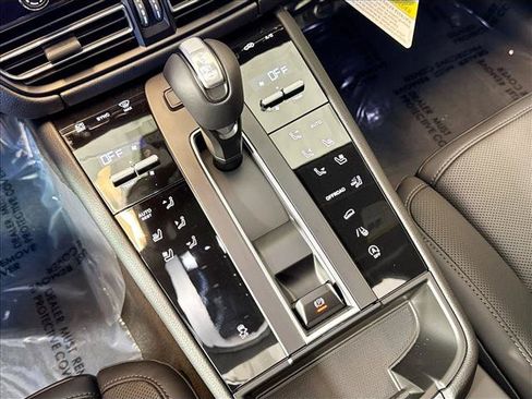 Certified 2026 Porsche Macan AWD/4WD image 29