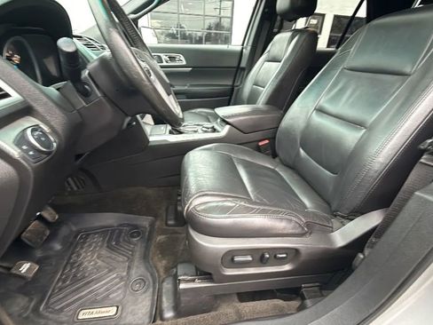 Used 2015 Ford Explorer XLT w/ Equipment Group 202A image 16