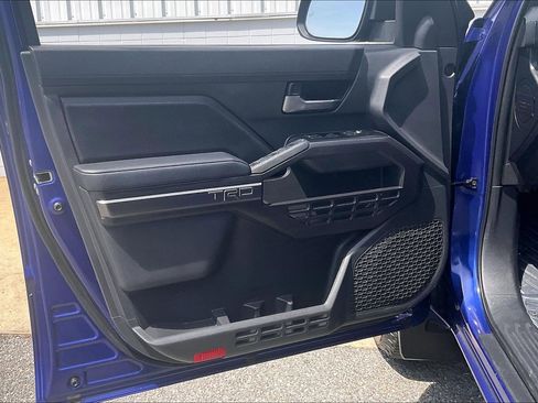 Used 2025 Toyota Tacoma TRD Off-Road image 27