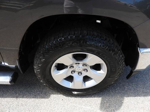 Used 2019 RAM 1500 Big Horn AWD/4WD image 17