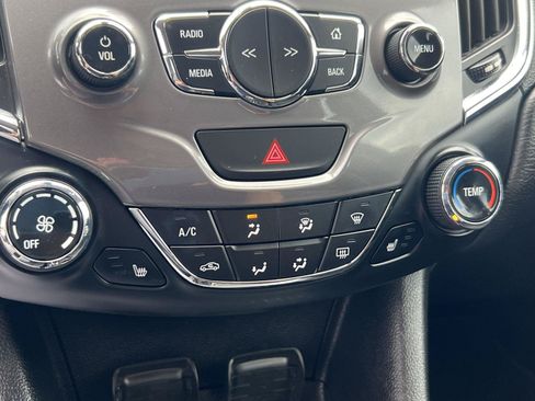Used 2018 Chevrolet Cruze LT w/ Sun And Sound Package FWD image 27