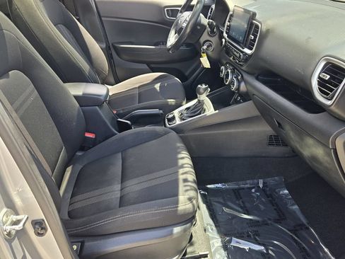 Used 2023 Hyundai Venue SEL FWD image 16
