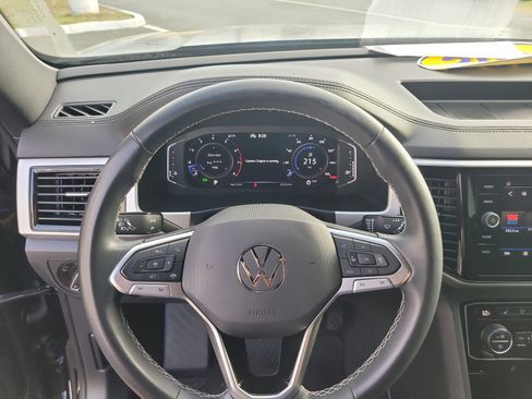 Used 2023 Volkswagen Atlas Cross Sport SE image 28