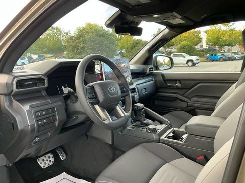 Used 2025 Toyota Tacoma TRD Sport AWD/4WD image 16
