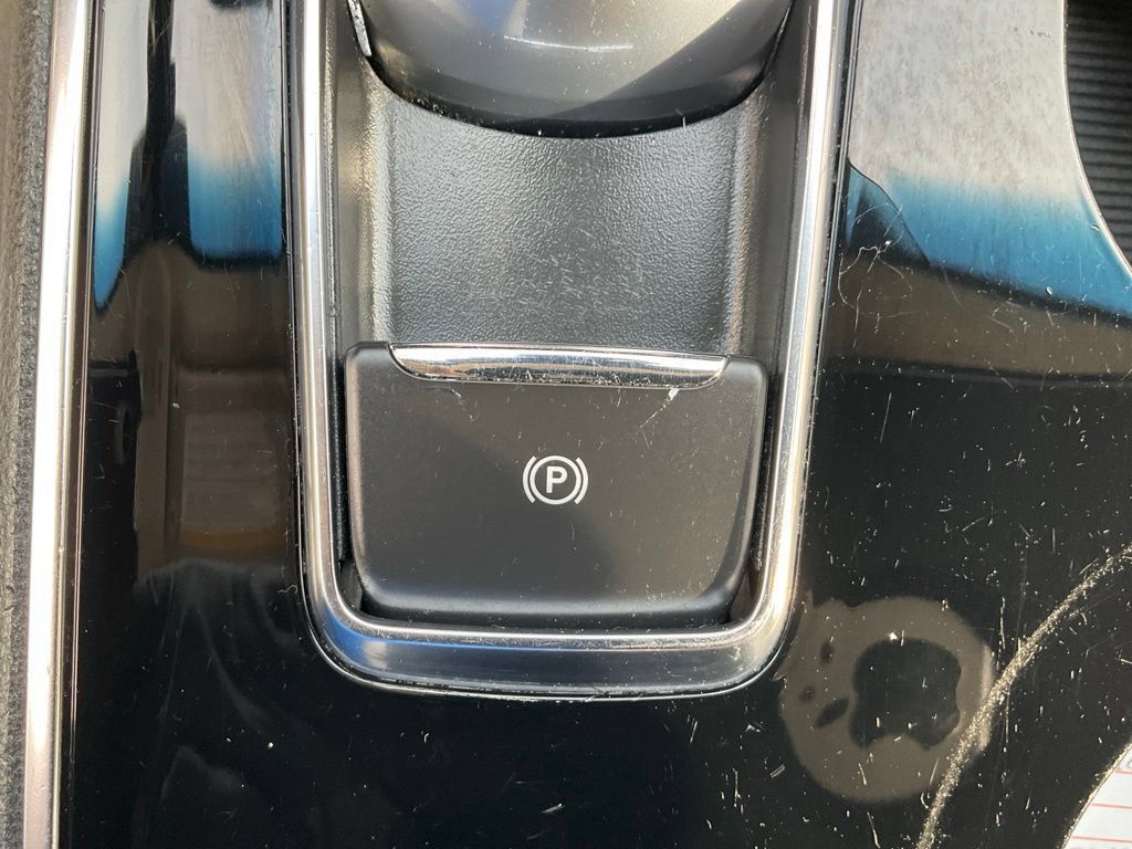 Used 2020 Ford Edge Titanium w/ Cargo Accessory Package FWD image 19