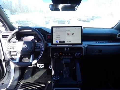 Used 2025 Toyota Tacoma TRD Sport image 12