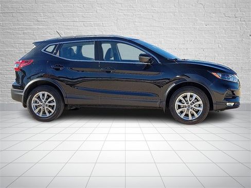 Used 2022 Nissan Rogue Sport SV w/ Technology Package image 5