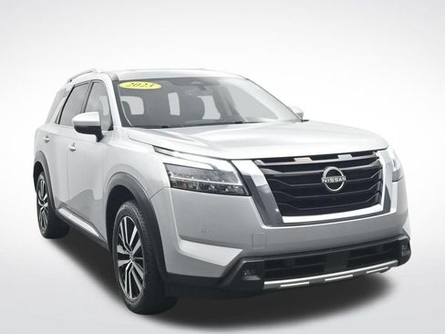 Used 2023 Nissan Pathfinder Platinum AWD/4WD image 3