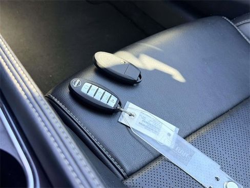 Used 2023 Nissan Maxima SL image 3