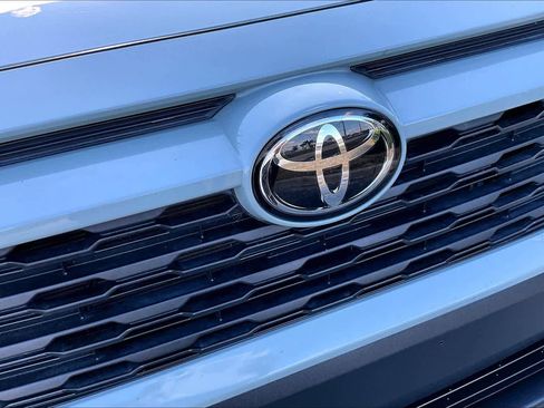 Used 2022 Toyota RAV4 XLE Premium image 28