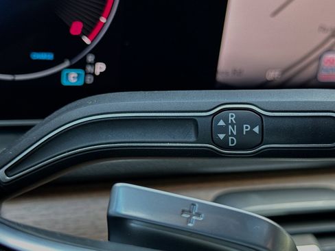 Used 2025 Mercedes-Benz GLE 350 4MATIC image 13