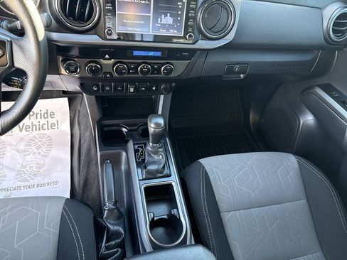 Used 2022 Toyota Tacoma TRD Off-Road image 17