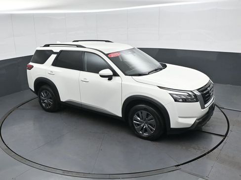 Used 2025 Nissan Pathfinder SV image 50