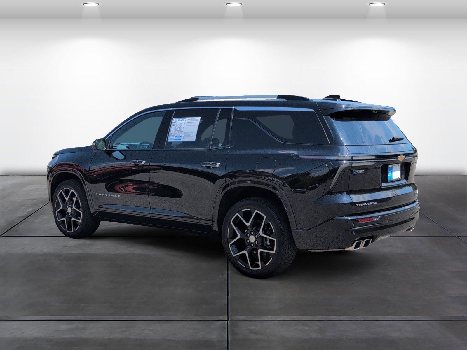 Used 2025 Chevrolet Traverse High Country FWD image 3