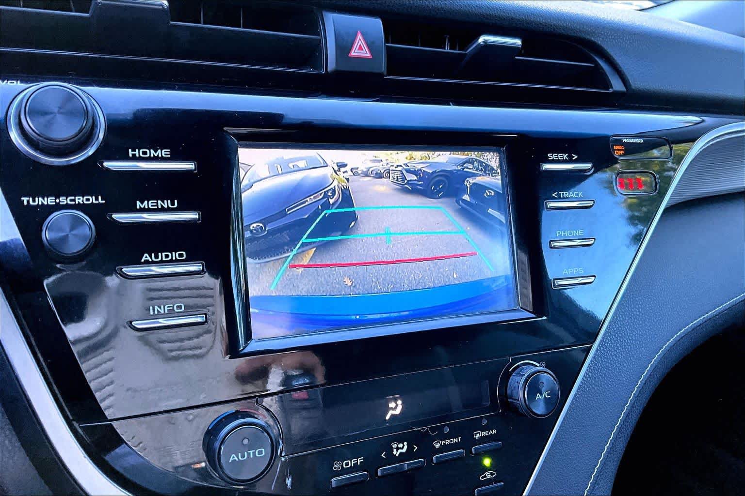 Used 2018 Toyota Camry SE FWD image 27