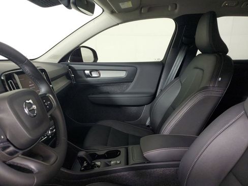 Certified 2026 Volvo XC40 B5 Core w/ Climate Package image 24