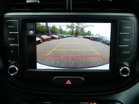 Certified 2025 Kia Soul LX w/ LX Technology Package FWD image 27