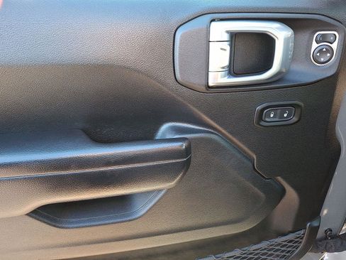 Used 2021 Jeep Gladiator Mojave w/ Dual Top Group image 13