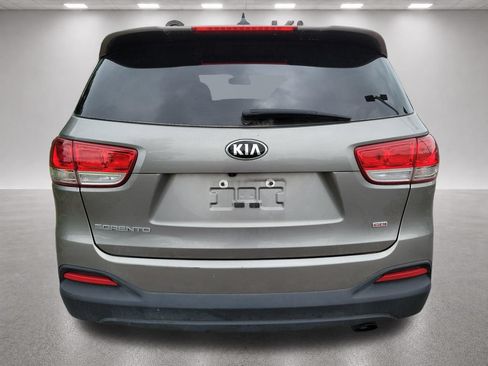 Used 2018 Kia Sorento AWD image 4