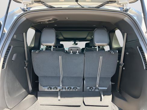 New 2026 Chrysler Pacifica Limited FWD image 5