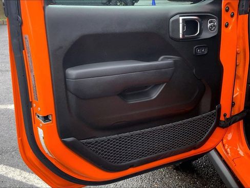 Certified 2025 Jeep Wrangler Sport AWD/4WD image 17