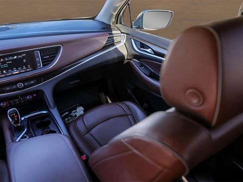 Used 2018 Buick Enclave Avenir w/ Avenir Technology Package image 30