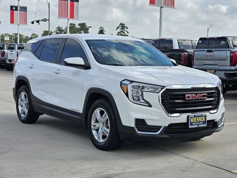 Used 2024 GMC Terrain SLE FWD image 3