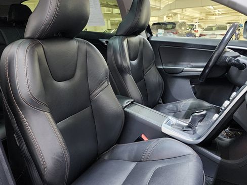 Used 2017 Volvo XC60 T6 Dynamic w/ Climate Package AWD/4WD image 23