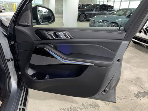 Used 2024 BMW X7 xDrive40i image 9