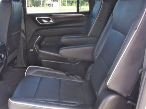 Used 2024 Chevrolet Suburban Premier image 29